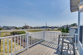 Bright Kitty Hawk Home w/ Hot Tub, Walk to Beach!