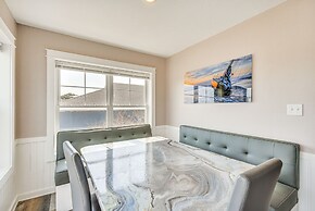 Bright Kitty Hawk Home w/ Hot Tub, Walk to Beach!