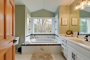 East Aurora Home ~ 18 Mi to Downtown Buffalo!