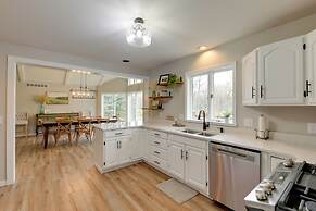 East Aurora Home ~ 18 Mi to Downtown Buffalo!