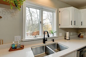 East Aurora Home ~ 18 Mi to Downtown Buffalo!