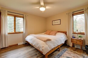 East Aurora Home ~ 18 Mi to Downtown Buffalo!