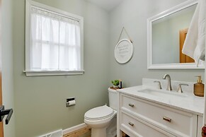 East Aurora Home ~ 18 Mi to Downtown Buffalo!