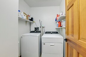 East Aurora Home ~ 18 Mi to Downtown Buffalo!