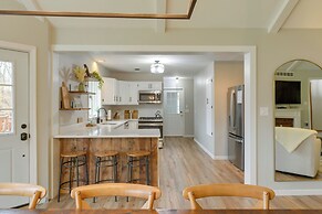 East Aurora Home ~ 18 Mi to Downtown Buffalo!