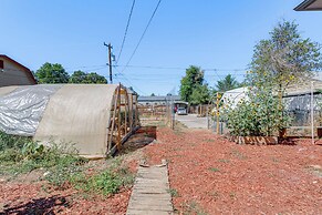 7 Mi to Denver: Inviting Aurora Home w/ Yard!