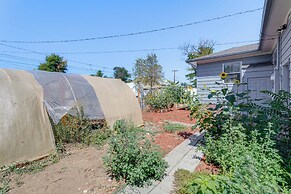 7 Mi to Denver: Inviting Aurora Home w/ Yard!