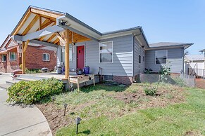 7 Mi to Denver: Inviting Aurora Home w/ Yard!