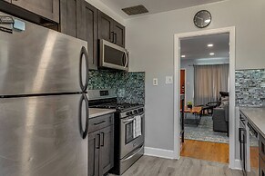 7 Mi to Denver: Inviting Aurora Home w/ Yard!