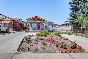 7 Mi to Denver: Inviting Aurora Home w/ Yard!
