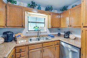 Fort Walton Beach Cottage w/ Patio & Hot Tub!