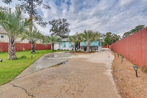 Fort Walton Beach Cottage w/ Patio & Hot Tub!