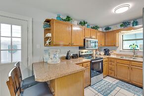 Fort Walton Beach Cottage w/ Patio & Hot Tub!