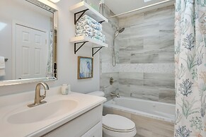 Fort Walton Beach Cottage w/ Patio & Hot Tub!