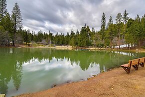 Arnold Cabin w/ Hot Tub & Community Lake Access!