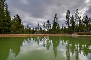 Arnold Cabin w/ Hot Tub & Community Lake Access!