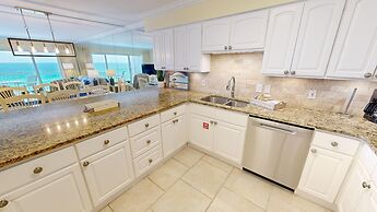 Beach House 601d 2 Bedroom Condo by RedAwning