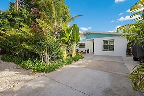 The Bea's Knees 3 Bedroom Home by RedAwning