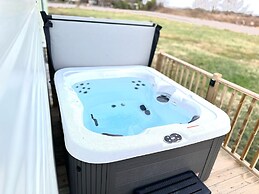 Impeccable 2-bed Lodge in Preston hot hub