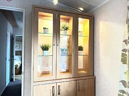 Impeccable 2-bed Lodge in Preston hot hub