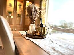 Impeccable 2-bed Lodge in Preston hot hub