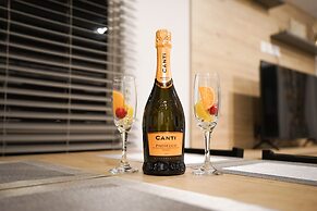 Inviting 3-bed Lodge in Preston hot tub