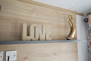 Inviting 3-bed Lodge in Preston hot tub