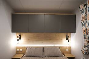 Inviting 3-bed Lodge in Preston hot tub