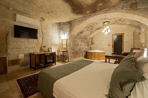 Ares Cave Suites