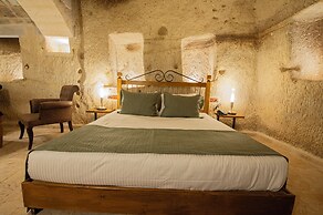 Ares Cave Suites
