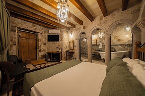 Ares Cave Suites