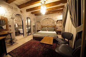 Ares Cave Suites