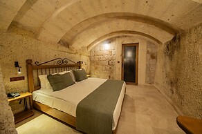 Ares Cave Suites