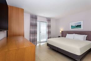 Roami at Hotel Astor