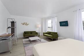 Roami at Hotel Astor