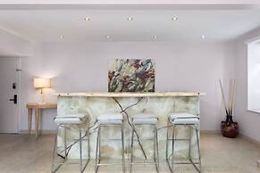 Roami at Hotel Astor