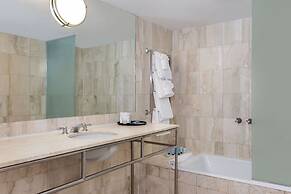 Roami at Hotel Astor