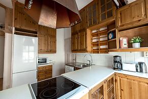 2ndhomes Bright 125m2 4BR Center Apt