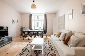 2ndhomes Bright 125m2 4BR Center Apt