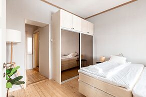 2ndhomes Bright 125m2 4BR Center Apt