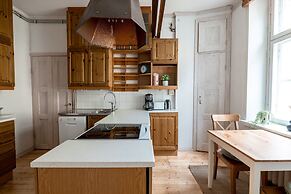 2ndhomes Bright 125m2 4BR Center Apt