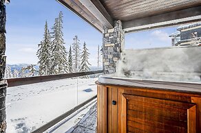 Inuksuk Lodge 4800 sq ft of Excellence