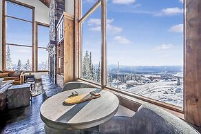 Inuksuk Lodge 4800 sq ft of Excellence