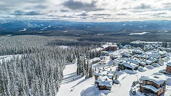 Inuksuk Lodge 4800 sq ft of Excellence