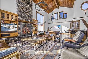 Inuksuk Lodge 4800 sq ft of Excellence