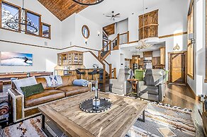 Inuksuk Lodge 4800 sq ft of Excellence