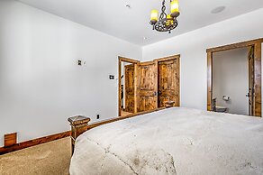 Inuksuk Lodge 4800 sq ft of Excellence