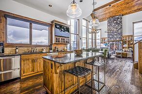 Inuksuk Lodge 4800 sq ft of Excellence