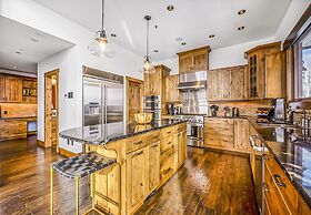 Inuksuk Lodge 4800 sq ft of Excellence