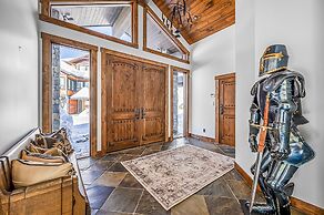 Inuksuk Lodge 4800 sq ft of Excellence